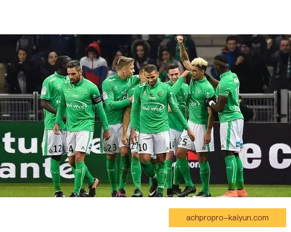 圣埃蒂安定位球表现出色,状态回暖助力球队在新赛季大放异彩 圣埃蒂安定位球表现出色,状态回暖助力球队在新赛季大放异彩