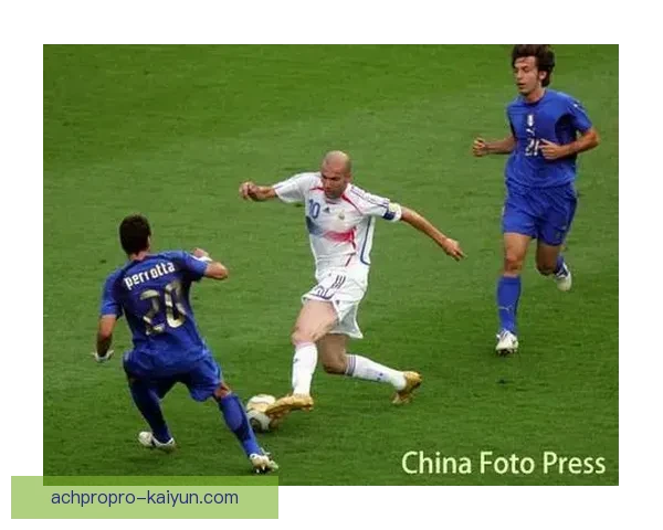 齐达内展现中场艺术，状态回暖备受关注