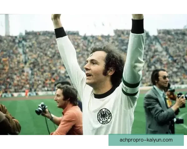 贝肯鲍尔自由人地位转变对足球战术的影响分析