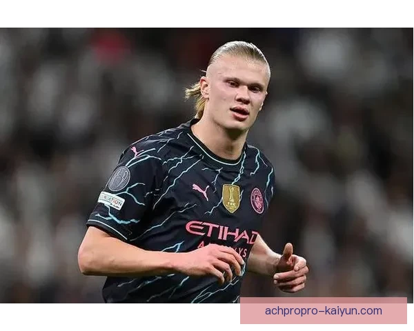 哈兰德在欧冠赛事中表现稳健，迎来个人帽子戏法新高峰